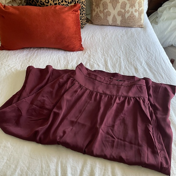 Banana Republic Dresses & Skirts - Banana republic burgundy puffy skirt
